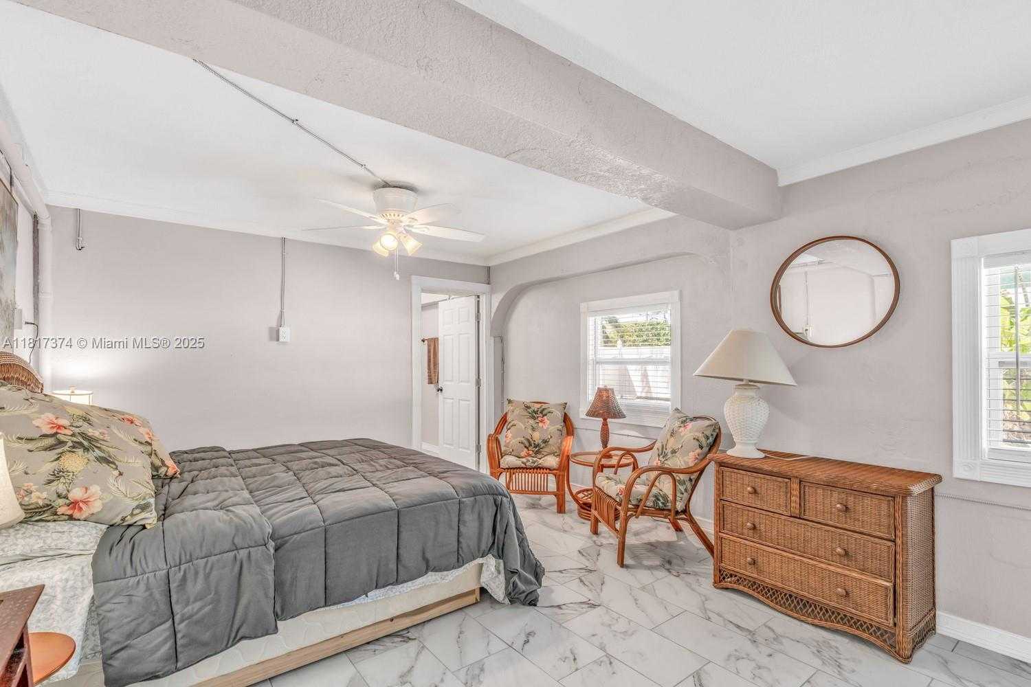 Small Image of 131 AVENUE G, Marathon Number 69