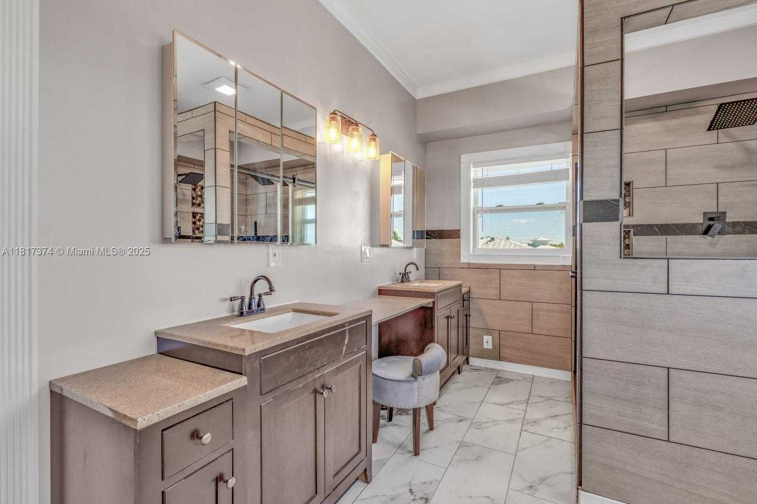 Small Image of 131 AVENUE G, Marathon Number 7