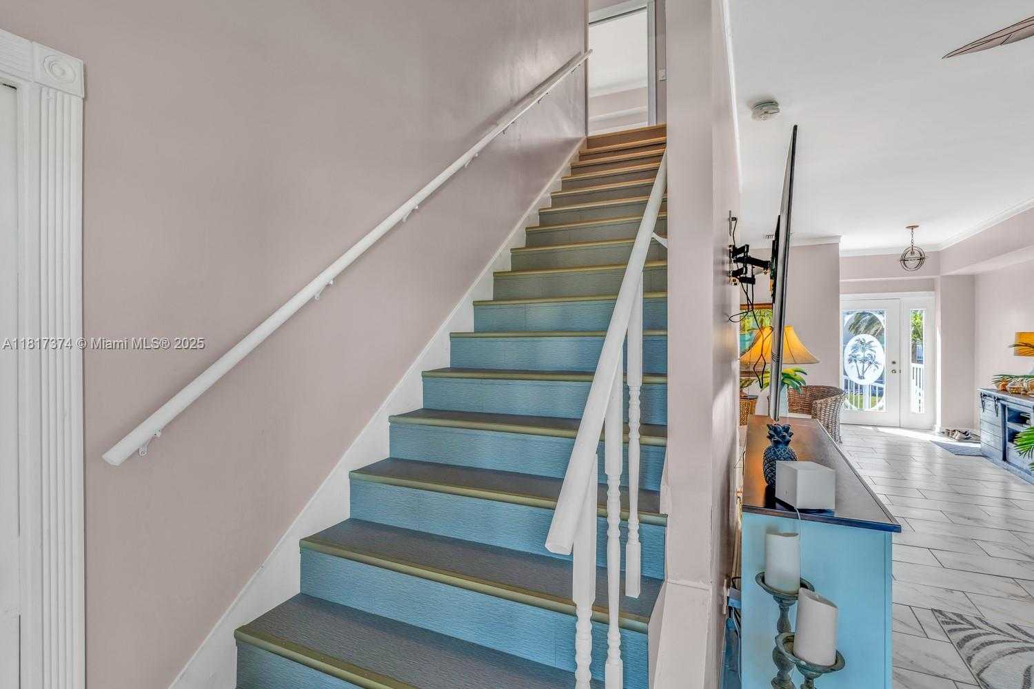 Small Image of 131 AVENUE G, Marathon Number 8