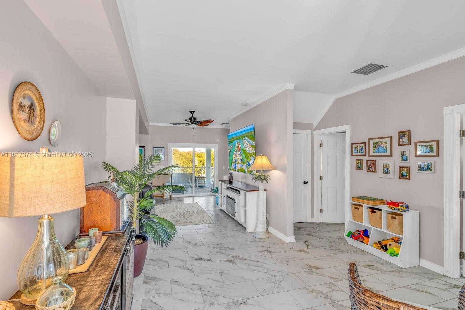 Small Image of 131 AVENUE G, Marathon Number 9