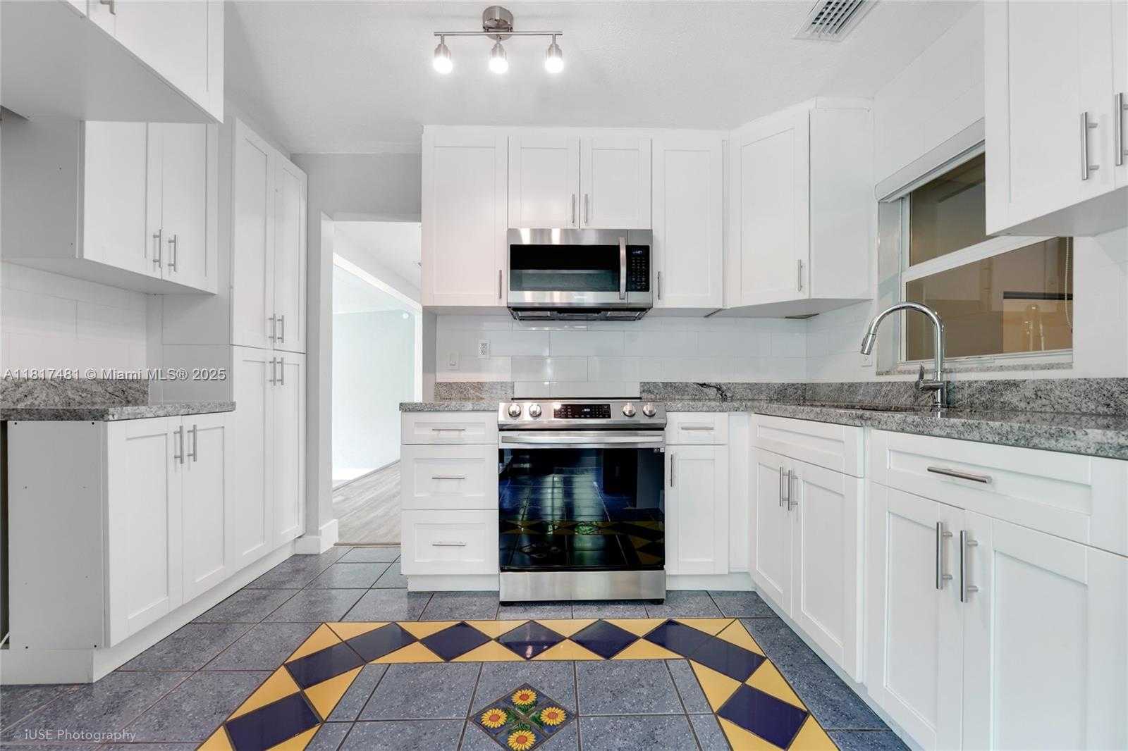 Small Image of 8730 NORTH EAST 8TH CT, Miami Number 19