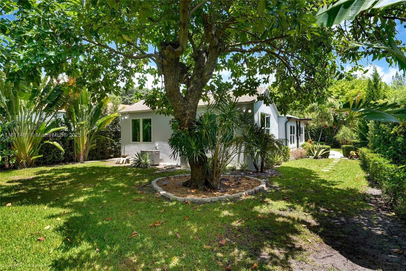 Small Image of 8730 NORTH EAST 8TH CT, Miami Number 7