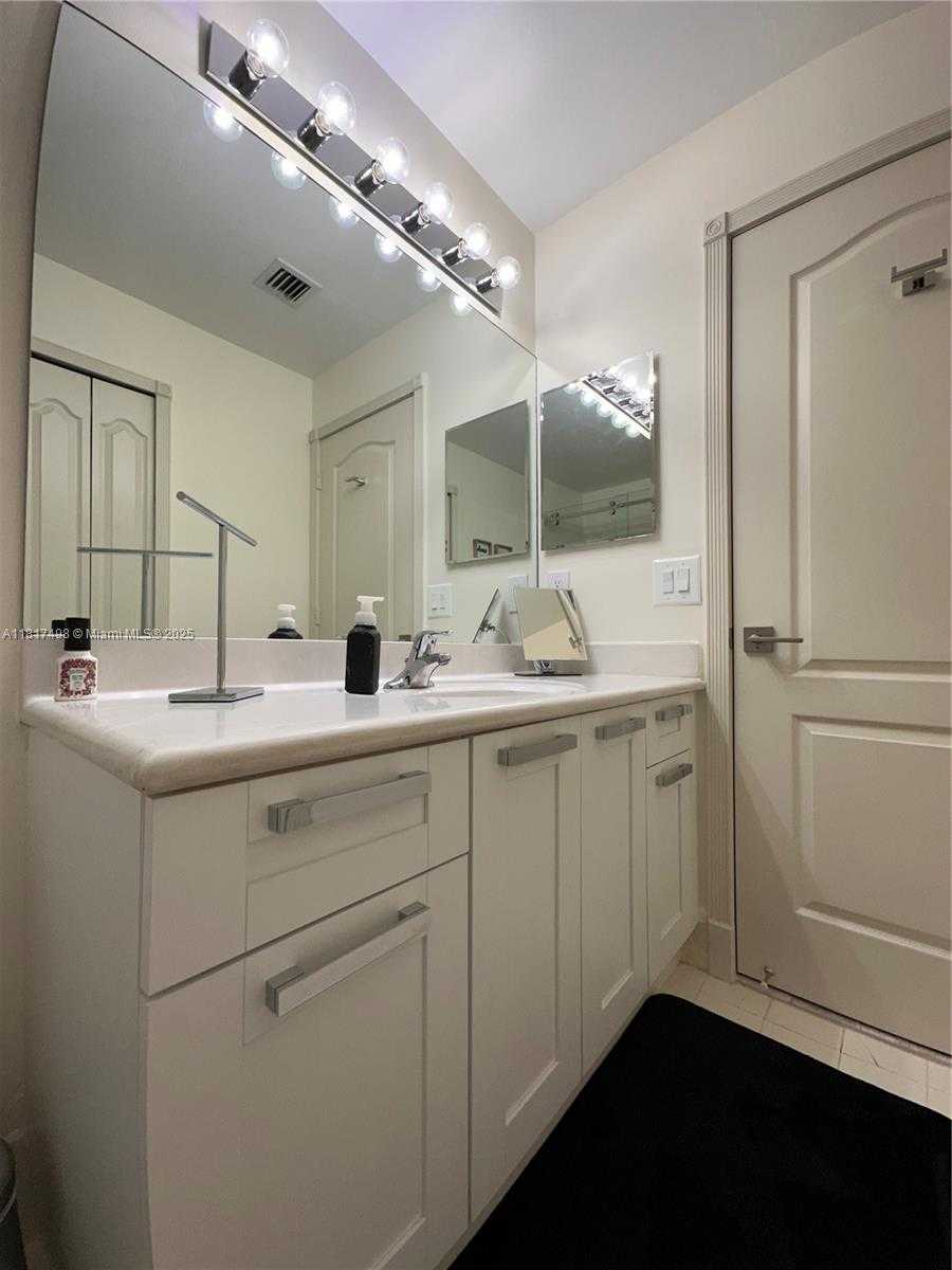 Small Image of 2046 NORTH EAST 4TH CT, Homestead Number 16