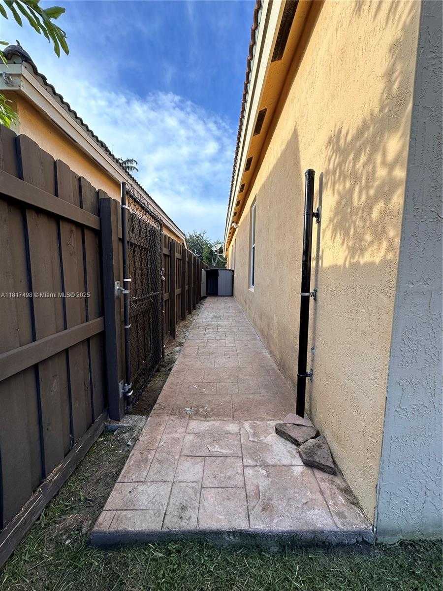 Small Image of 2046 NORTH EAST 4TH CT, Homestead Number 33