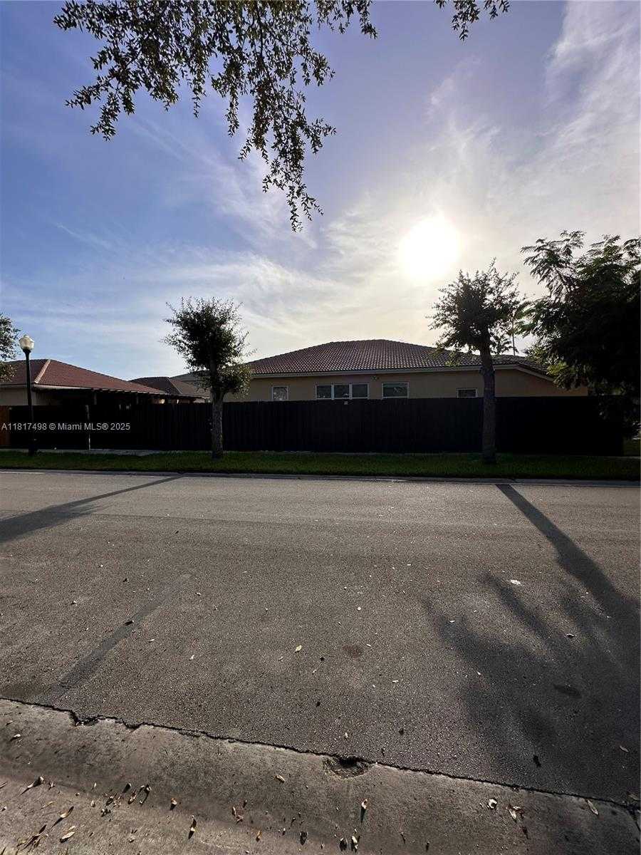 Small Image of 2046 NORTH EAST 4TH CT, Homestead Number 4