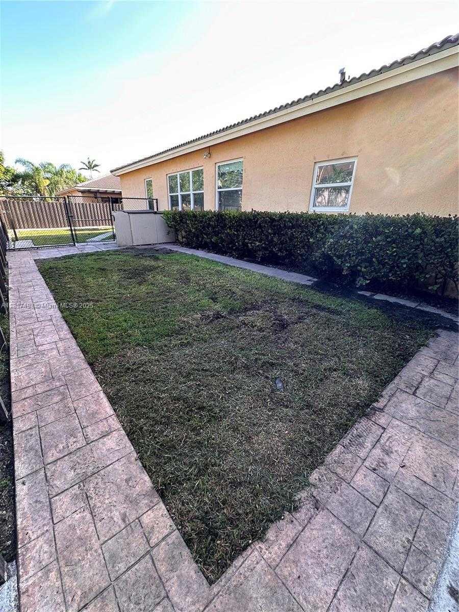 Small Image of 2046 NORTH EAST 4TH CT, Homestead Number 5