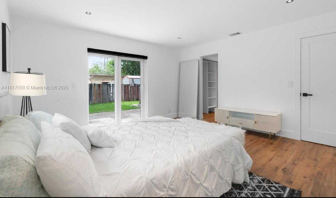 Small Image of 309 SOUTH EAST 3RD AVE, Hallandale Beach Number 15