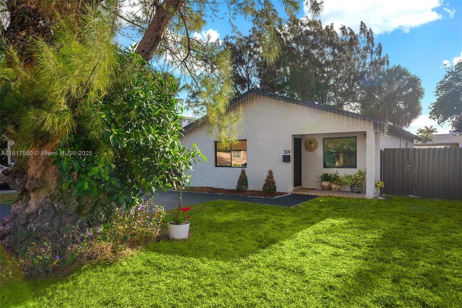 Small Image of 309 SOUTH EAST 3RD AVE, Hallandale Beach Number 2