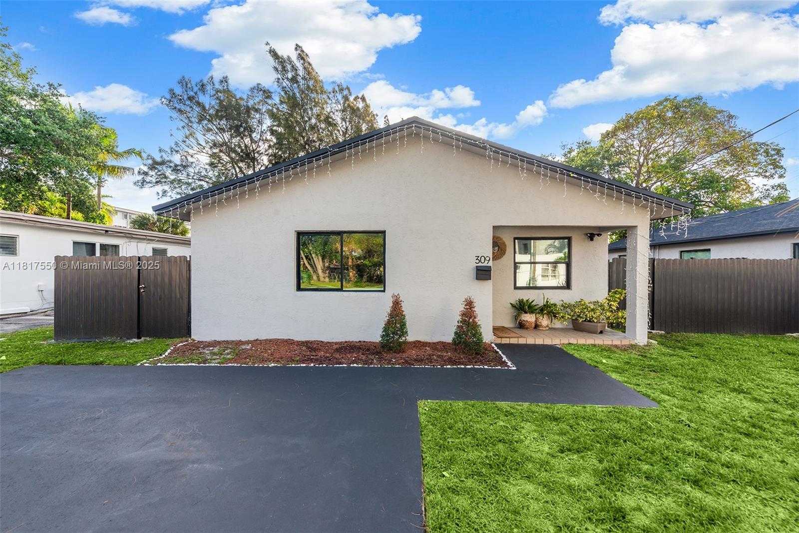 Small Image of 309 SOUTH EAST 3RD AVE, Hallandale Beach Number 3