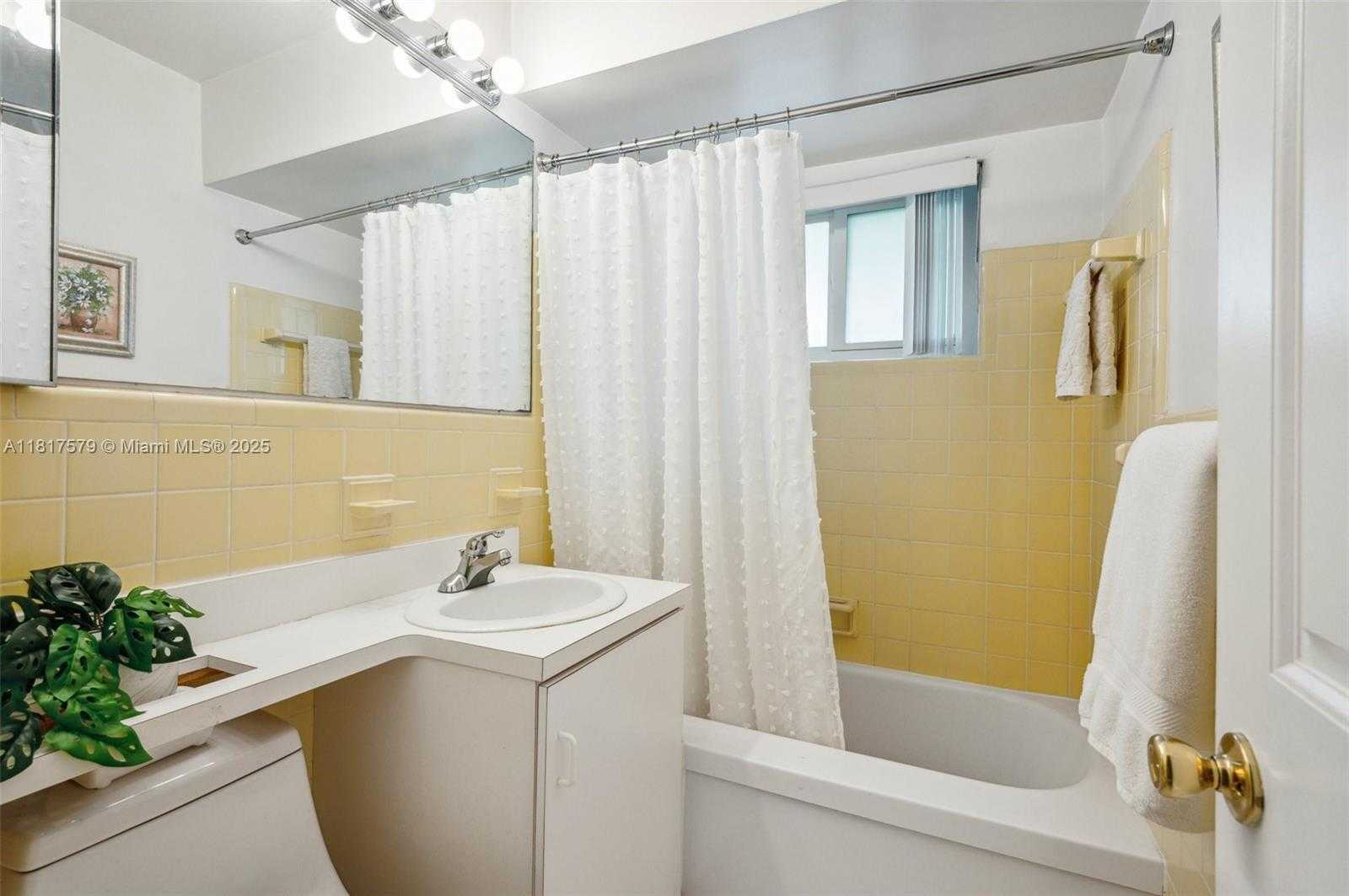 Small Image of 1231 NORTH 15TH CT, Hollywood Number 11