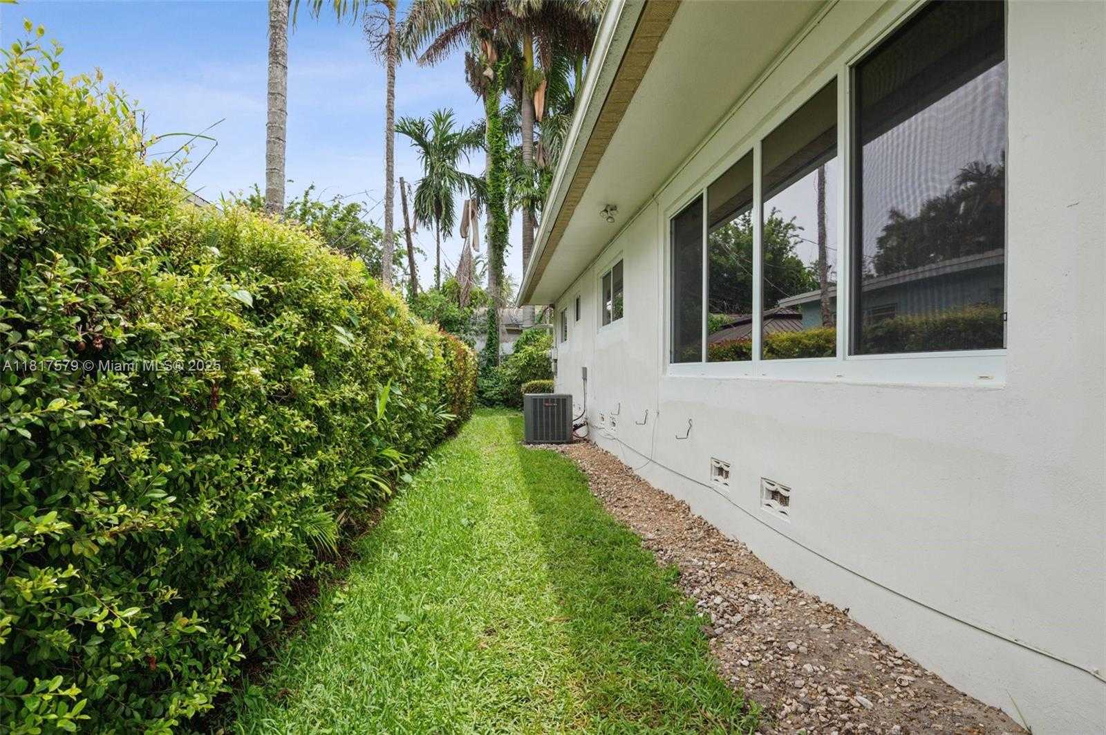 Small Image of 1231 NORTH 15TH CT, Hollywood Number 14