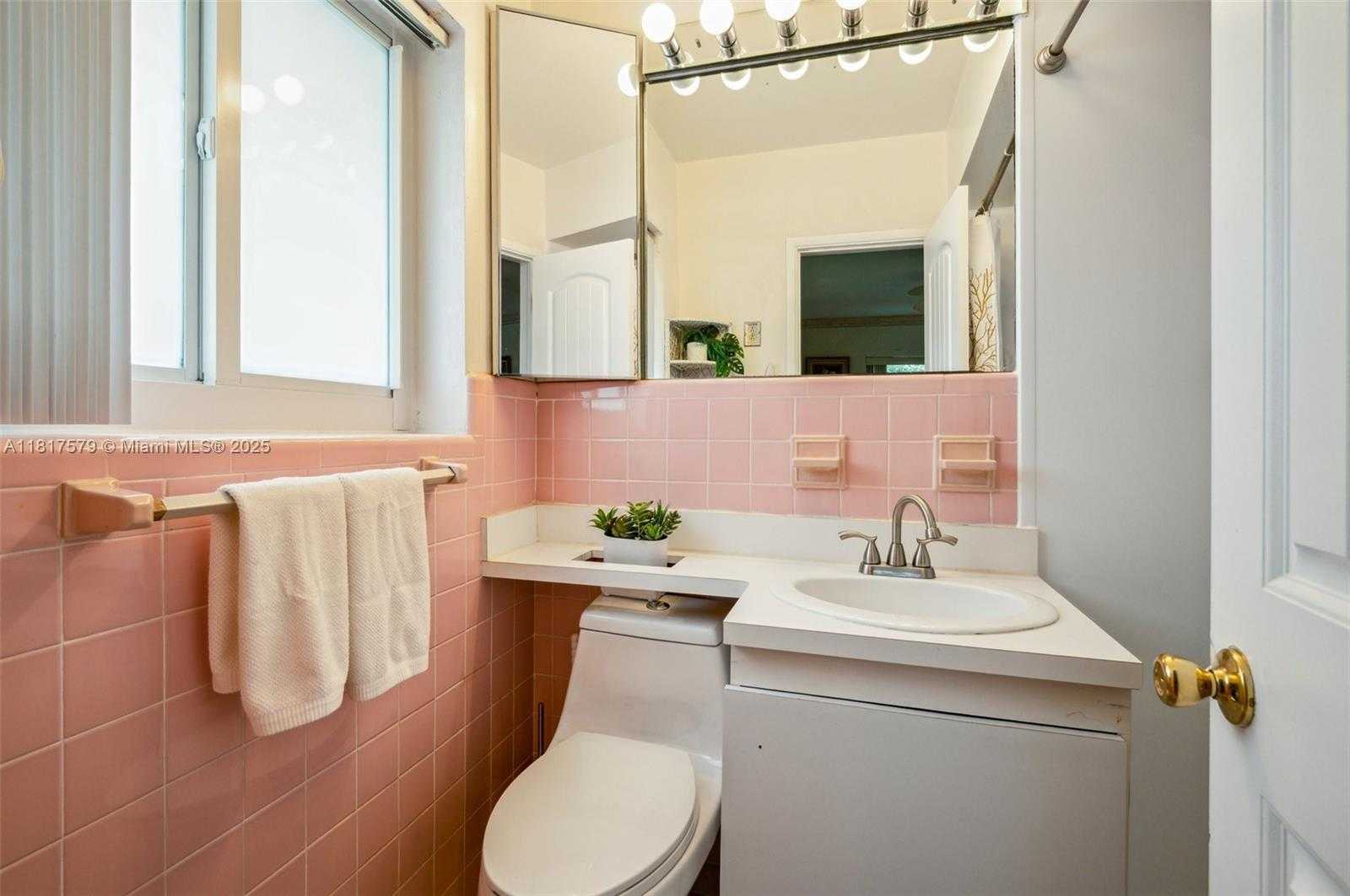 Small Image of 1231 NORTH 15TH CT, Hollywood Number 8