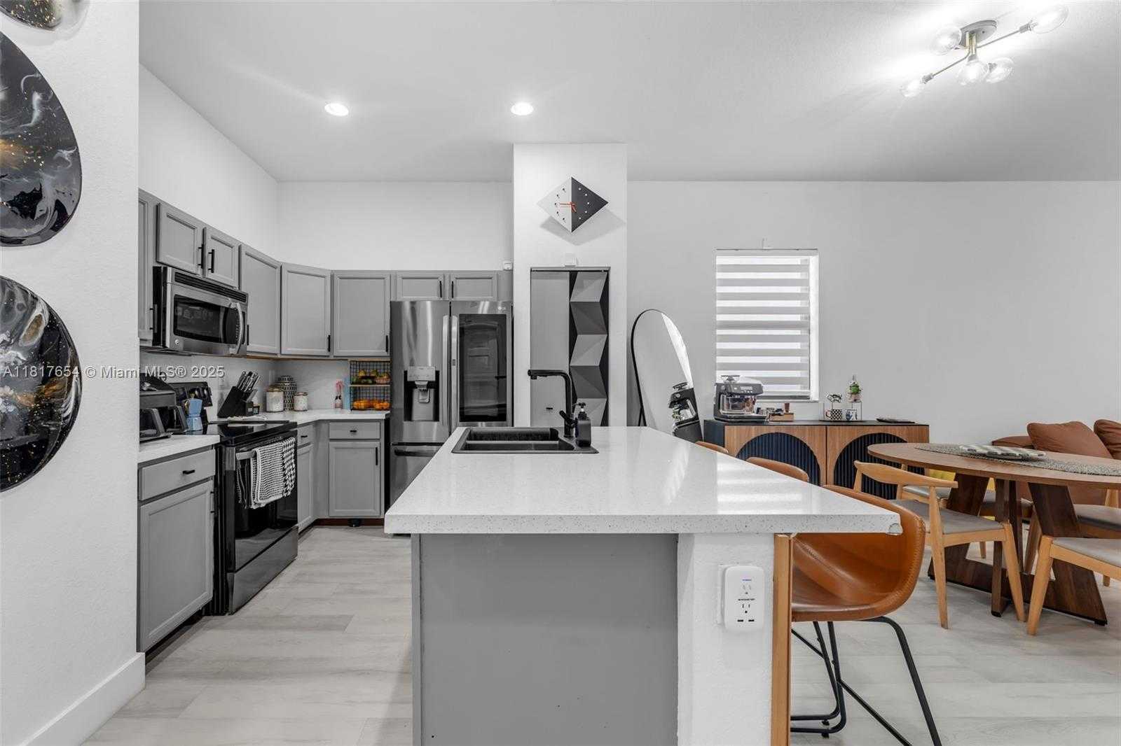 Small Image of 685 SOUTH EAST 34TH TER, Homestead Number 5