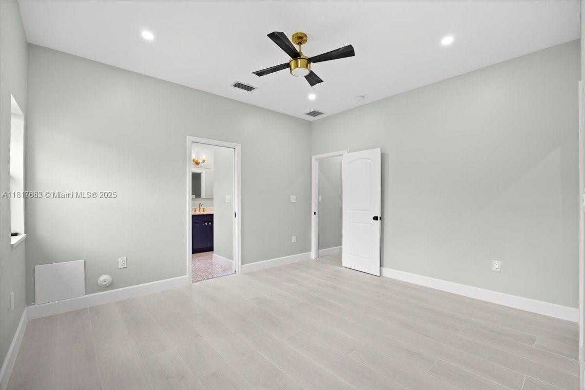 Small Image of 930 34TH ST, West Palm Beach Number 13