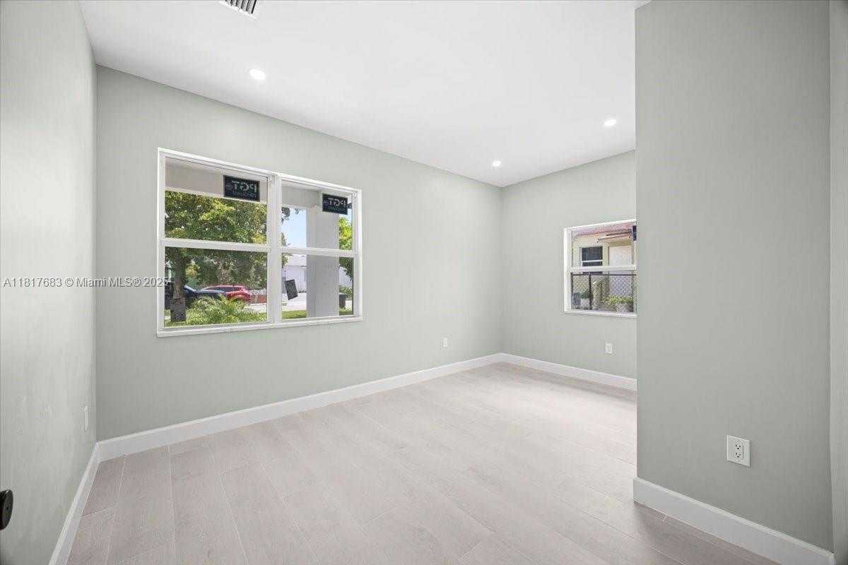 Small Image of 930 34TH ST, West Palm Beach Number 19