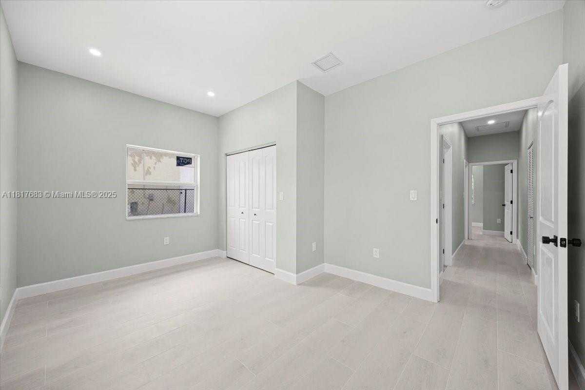 Small Image of 930 34TH ST, West Palm Beach Number 21