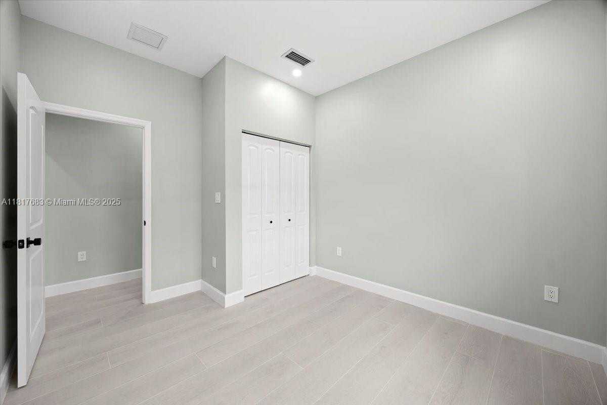 Small Image of 930 34TH ST, West Palm Beach Number 24