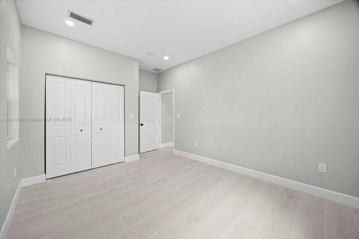 Small Image of 930 34TH ST, West Palm Beach Number 26