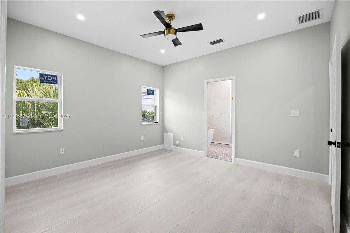 Small Image of 930 34TH ST, West Palm Beach Number 27