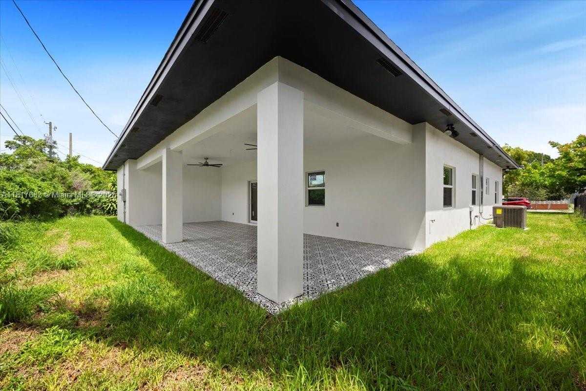 Small Image of 930 34TH ST, West Palm Beach Number 32