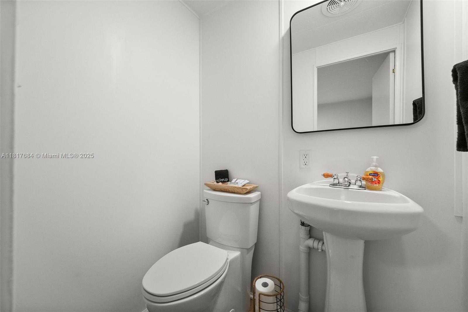 Small Image of 648 EAST PALM DR, Marco Island Number 19