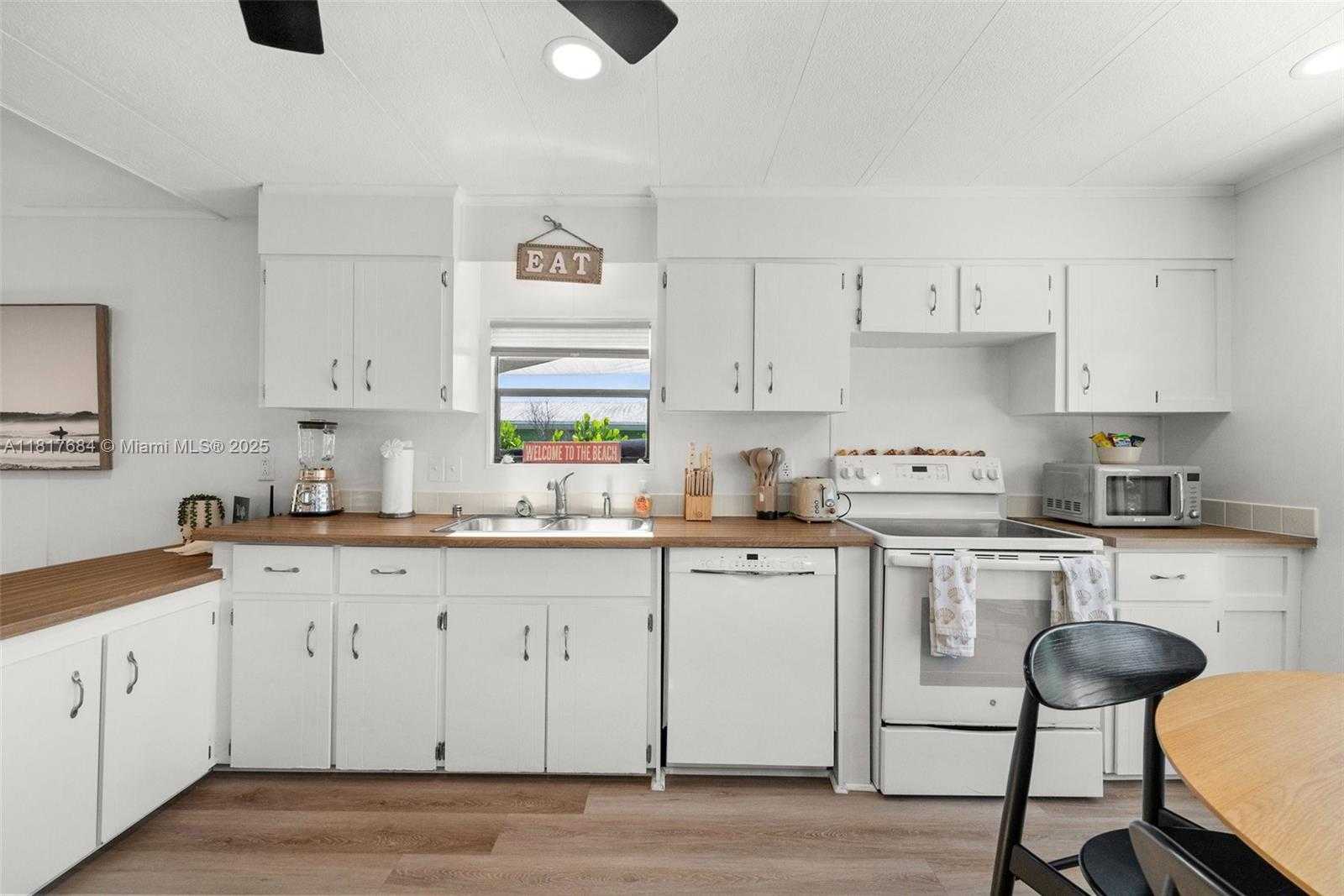 Small Image of 648 EAST PALM DR, Marco Island Number 8