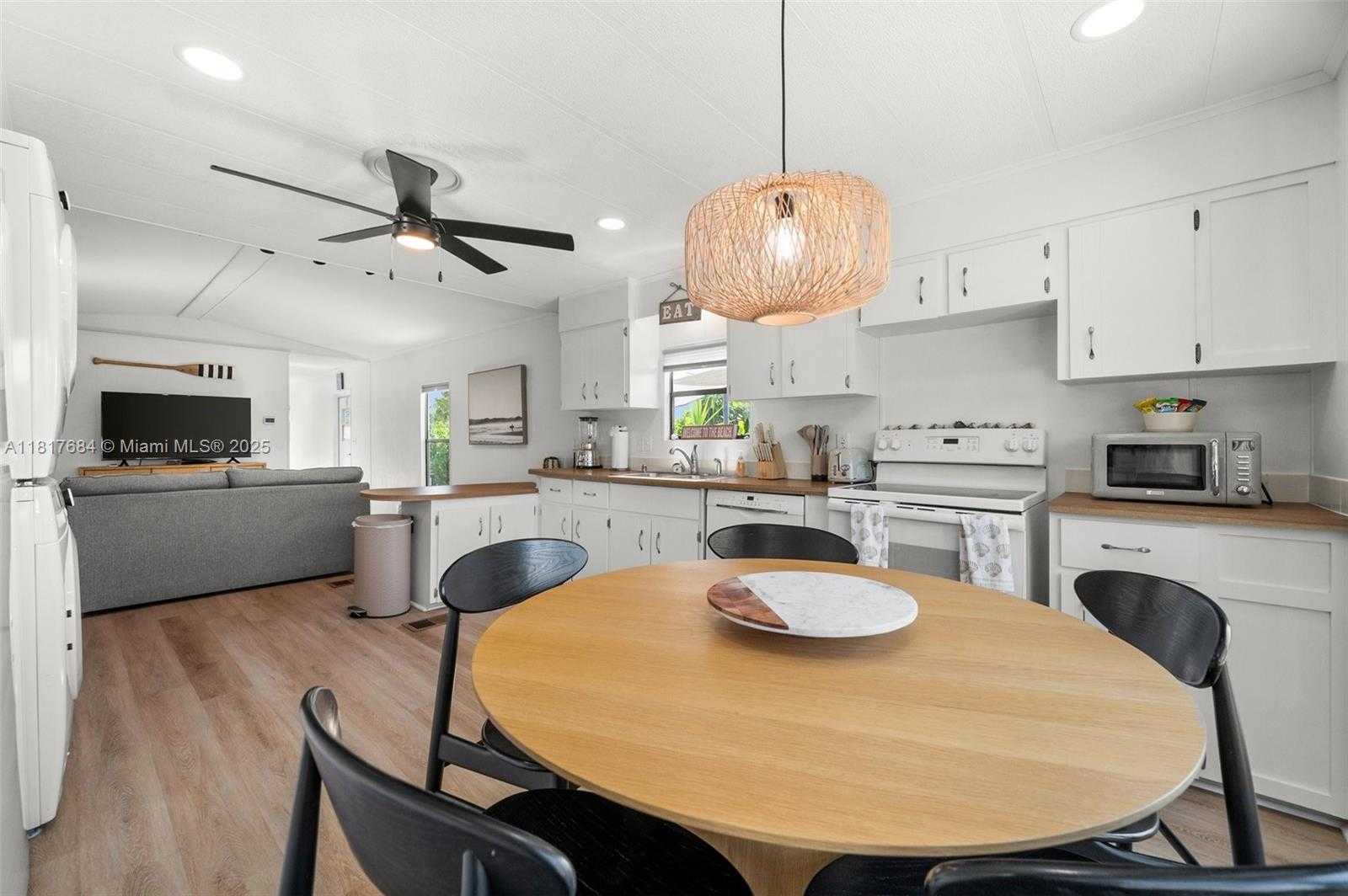 Small Image of 648 EAST PALM DR, Marco Island Number 9
