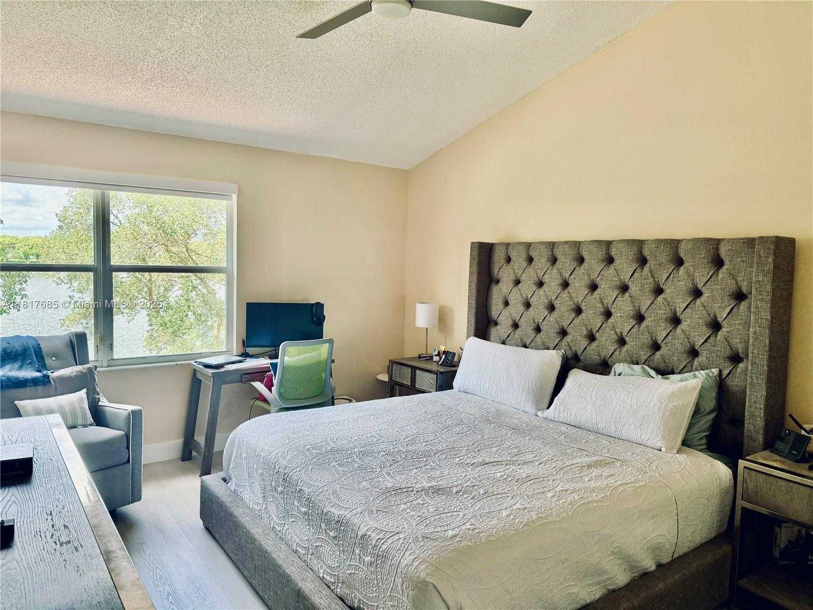 Small Image of 12166 SOUTH WEST 5TH CT, Pembroke Pines Number 11
