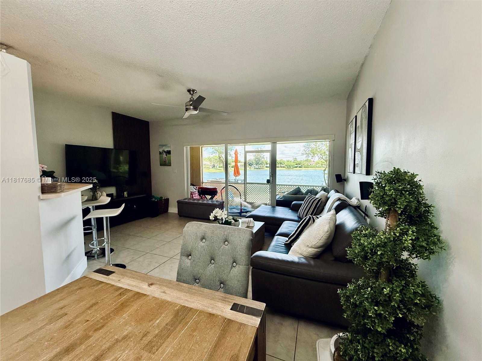 Small Image of 12166 SOUTH WEST 5TH CT, Pembroke Pines Number 2