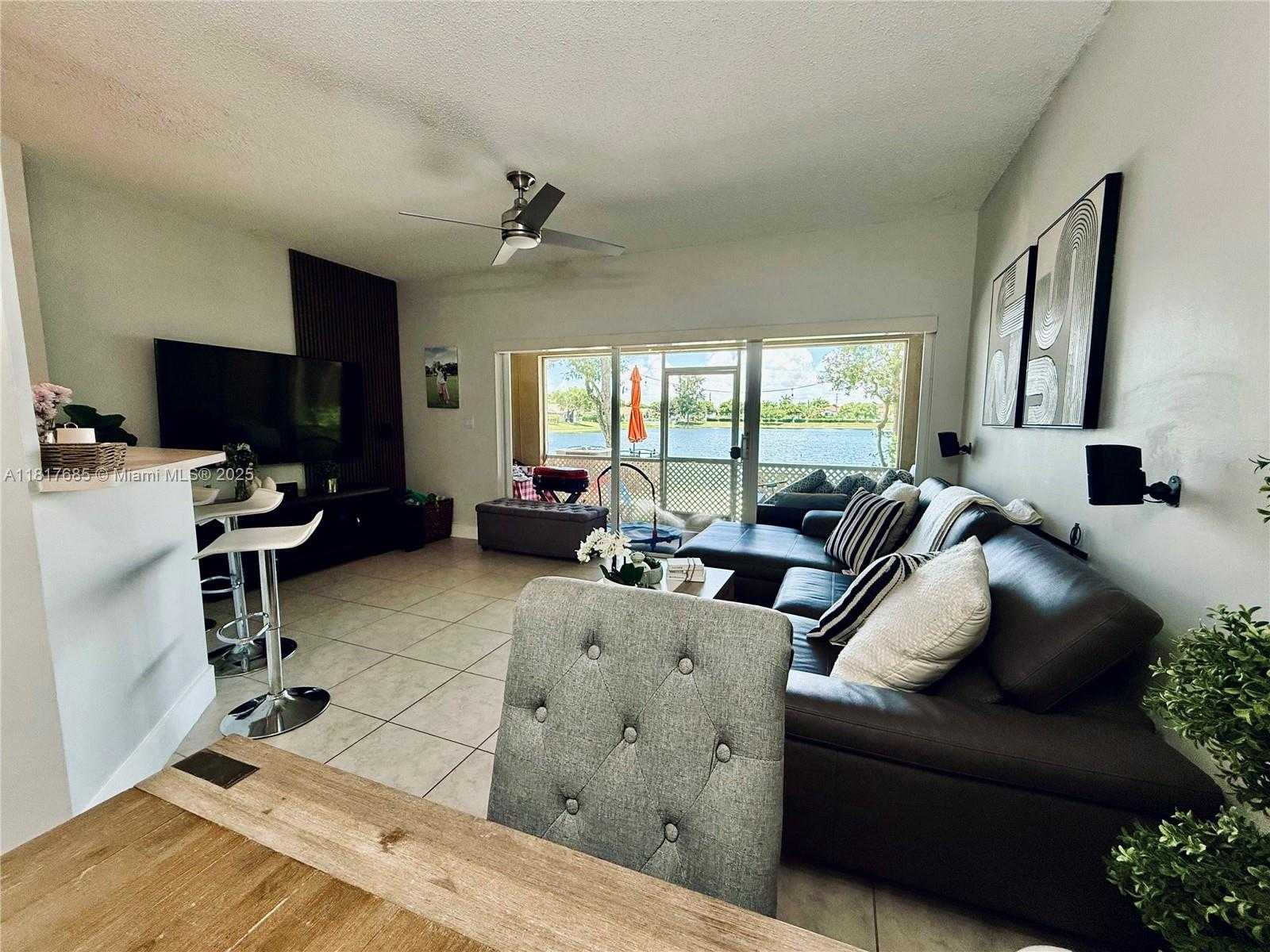 Small Image of 12166 SOUTH WEST 5TH CT, Pembroke Pines Number 3