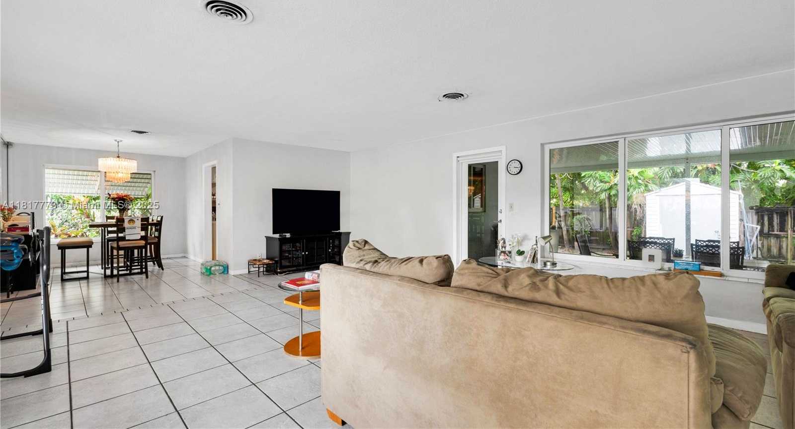 Small Image of 3145 HOLLYWOOD BLVD, Hollywood Number 17