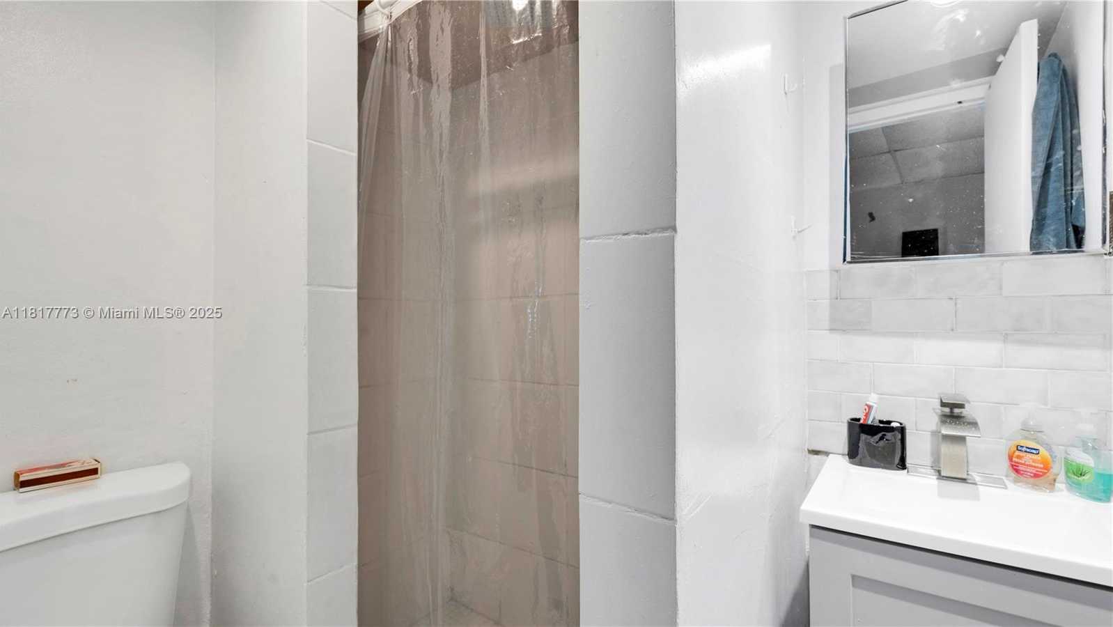 Small Image of 3145 HOLLYWOOD BLVD, Hollywood Number 27