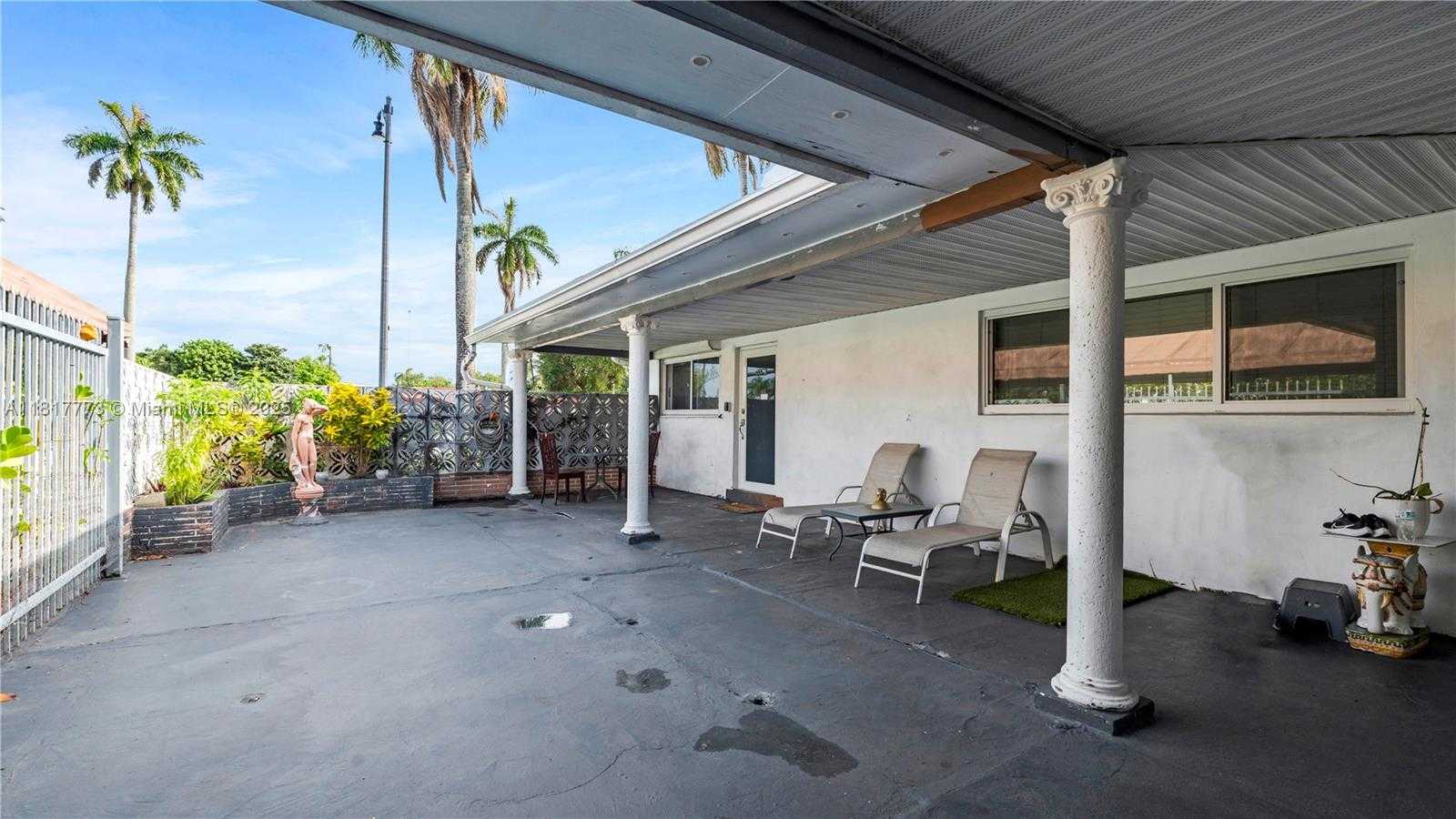 Small Image of 3145 HOLLYWOOD BLVD, Hollywood Number 6