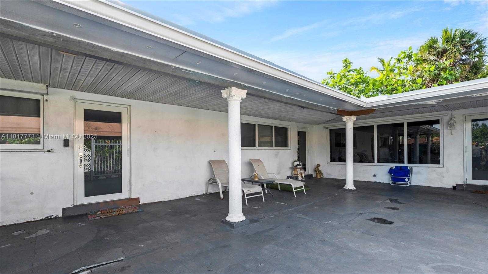 Small Image of 3145 HOLLYWOOD BLVD, Hollywood Number 7