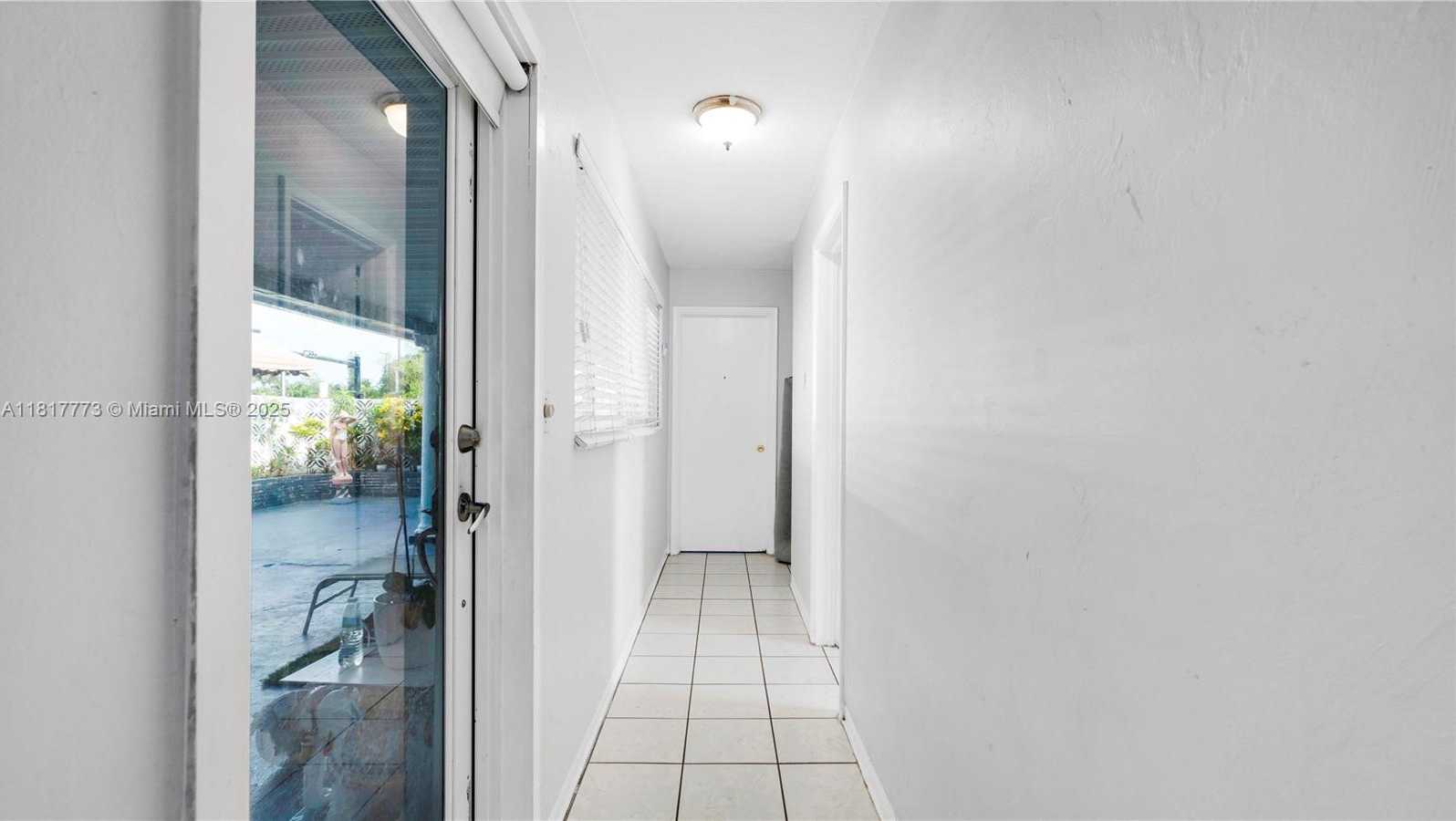 Small Image of 3145 HOLLYWOOD BLVD, Hollywood Number 8