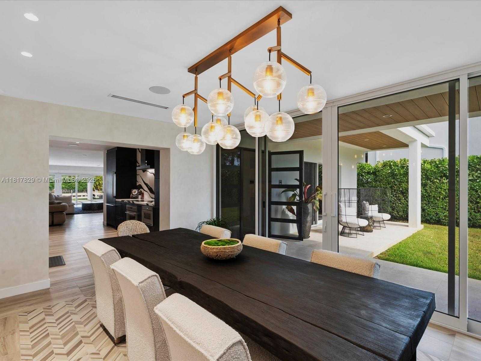 Small Image of 2371 BAYVIEW LN, North Miami Number 10