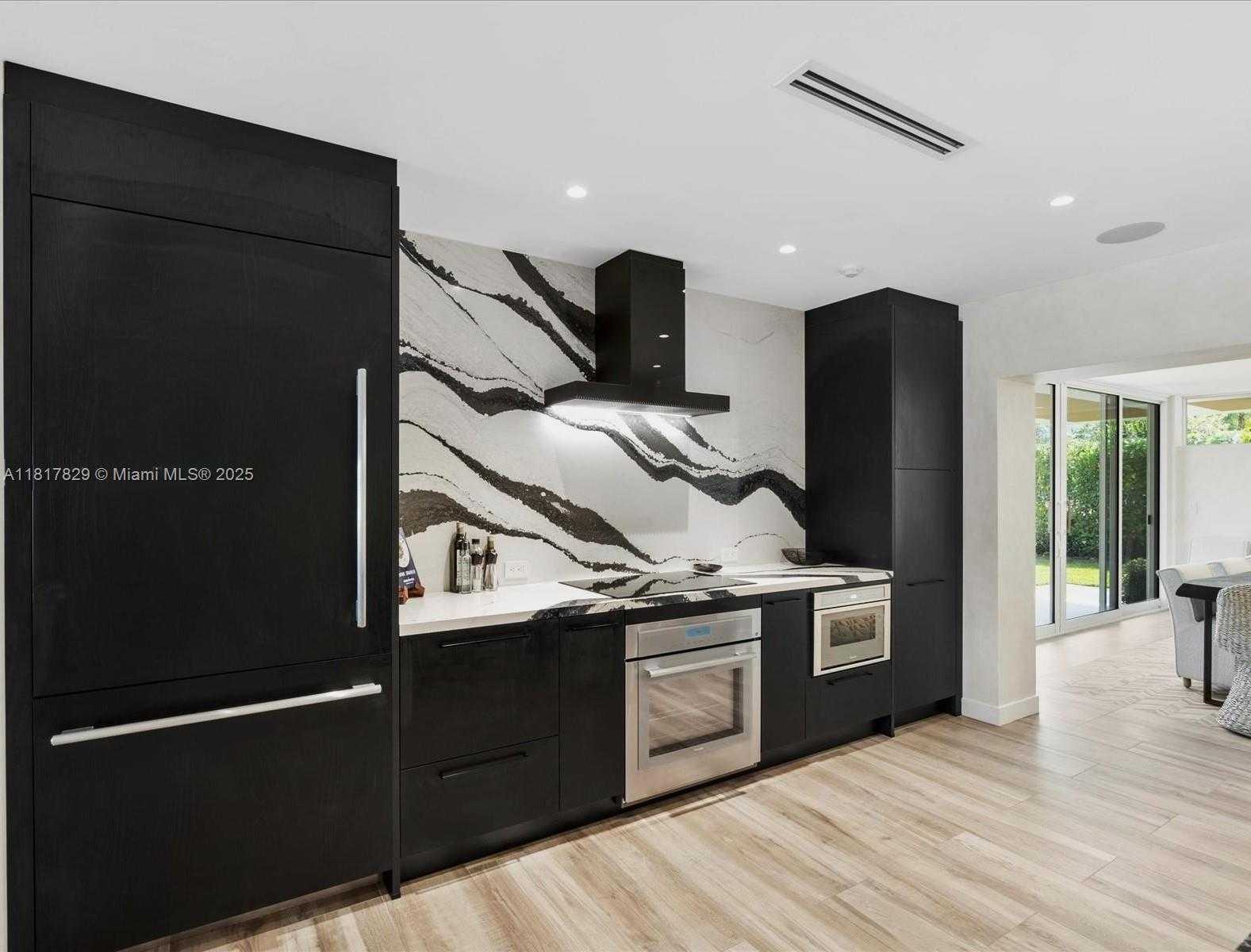 Small Image of 2371 BAYVIEW LN, North Miami Number 11
