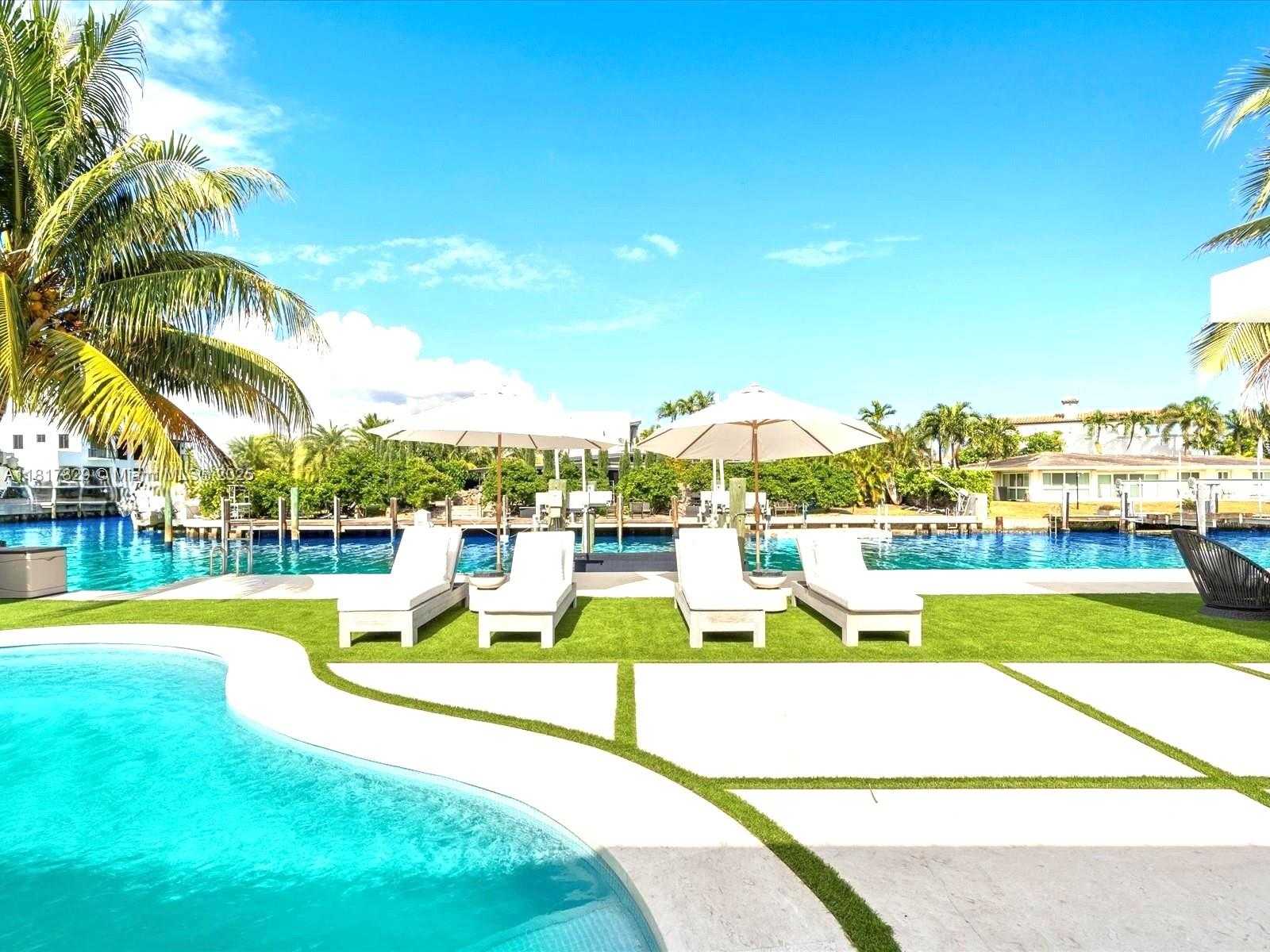 Small Image of 2371 BAYVIEW LN, North Miami Number 12