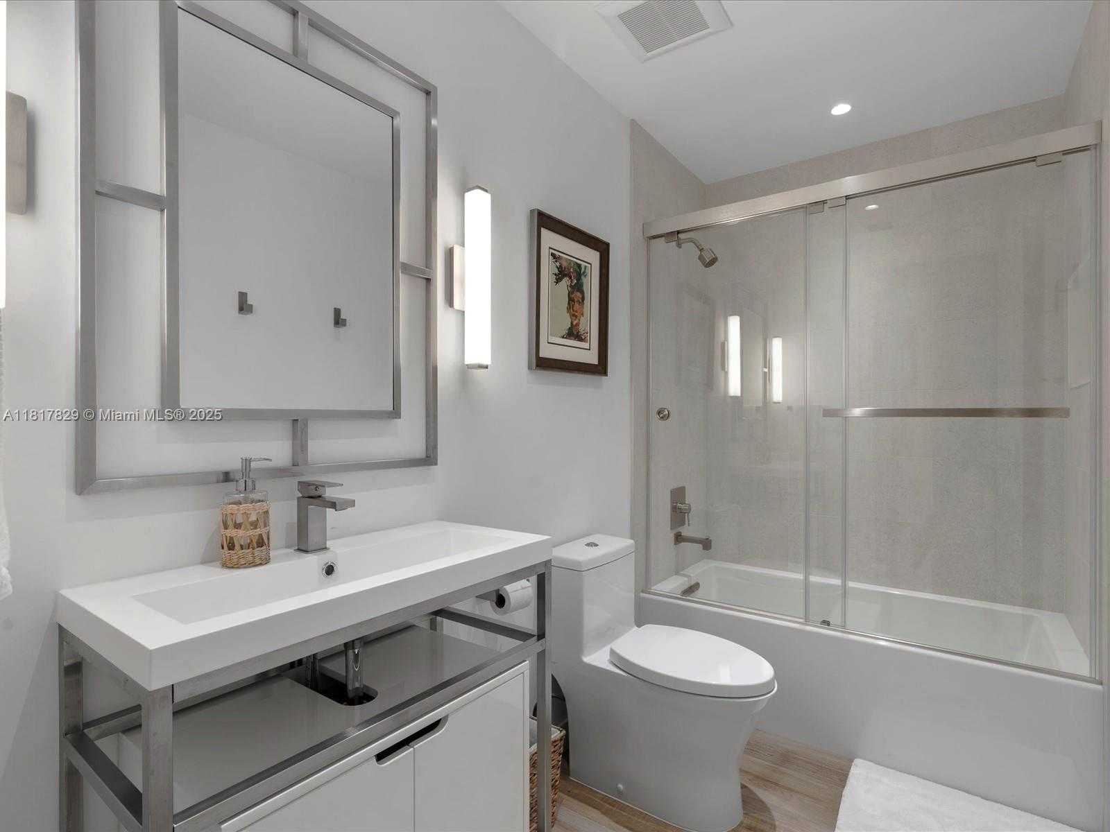 Small Image of 2371 BAYVIEW LN, North Miami Number 15