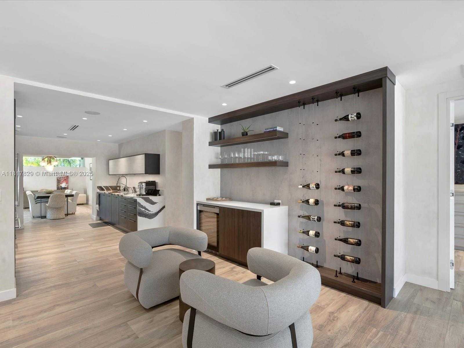 Small Image of 2371 BAYVIEW LN, North Miami Number 17