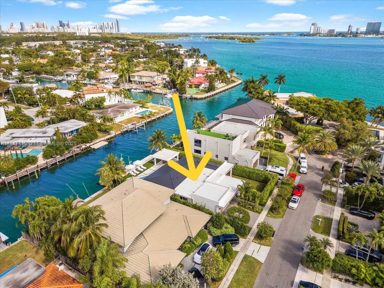 Small Image of 2371 BAYVIEW LN, North Miami Number 20