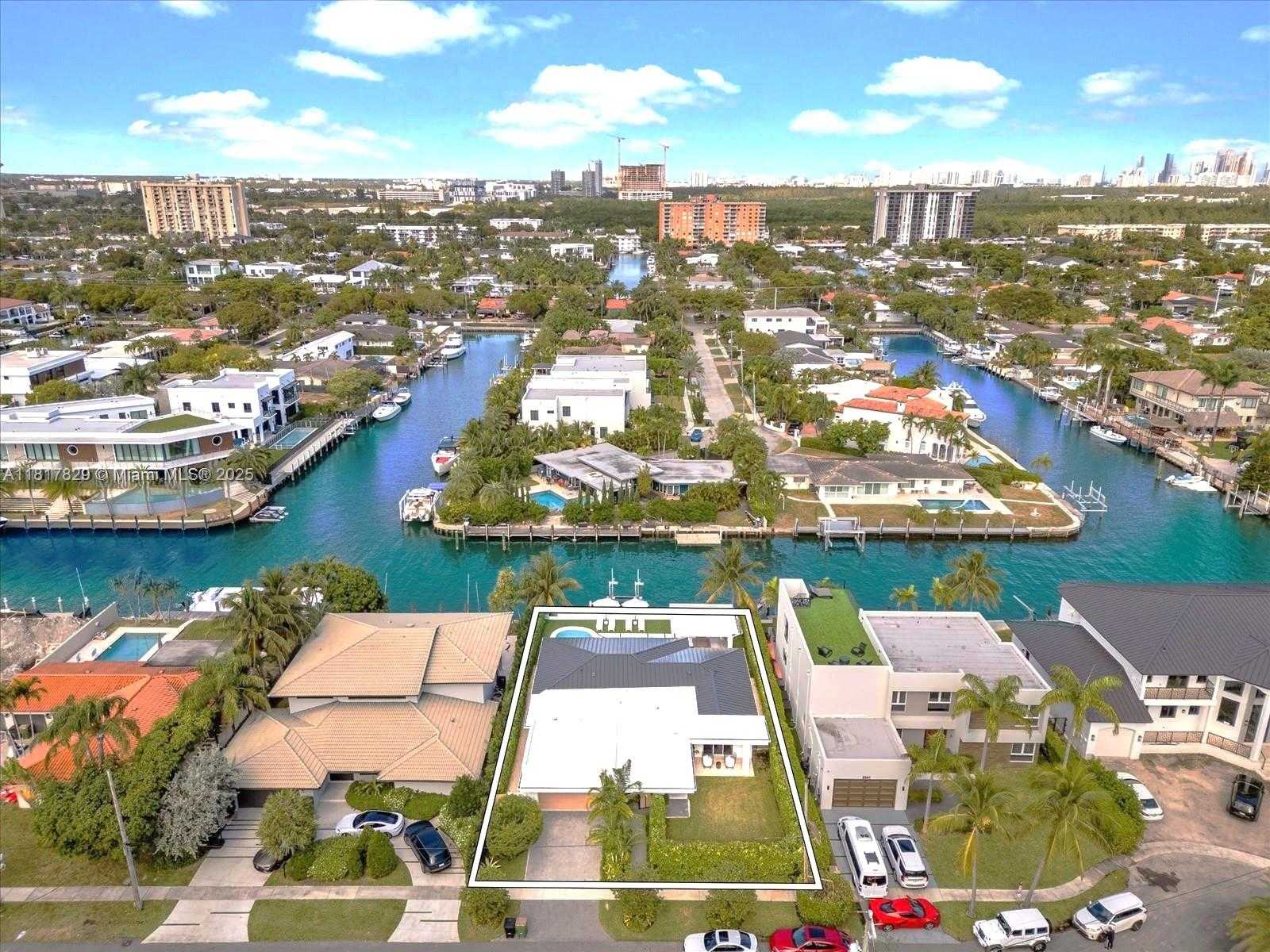 Small Image of 2371 BAYVIEW LN, North Miami Number 23