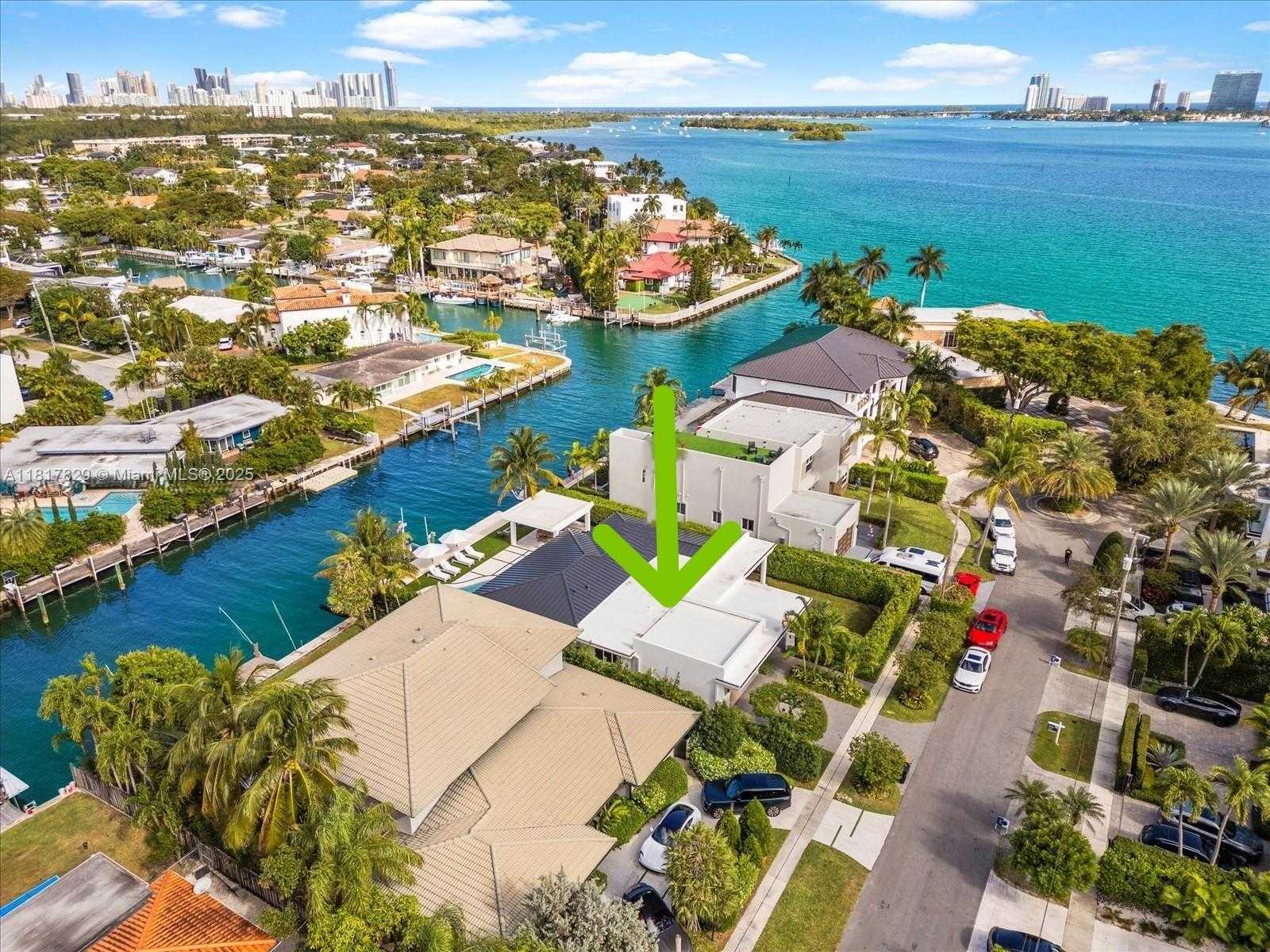 Small Image of 2371 BAYVIEW LN, North Miami Number 24