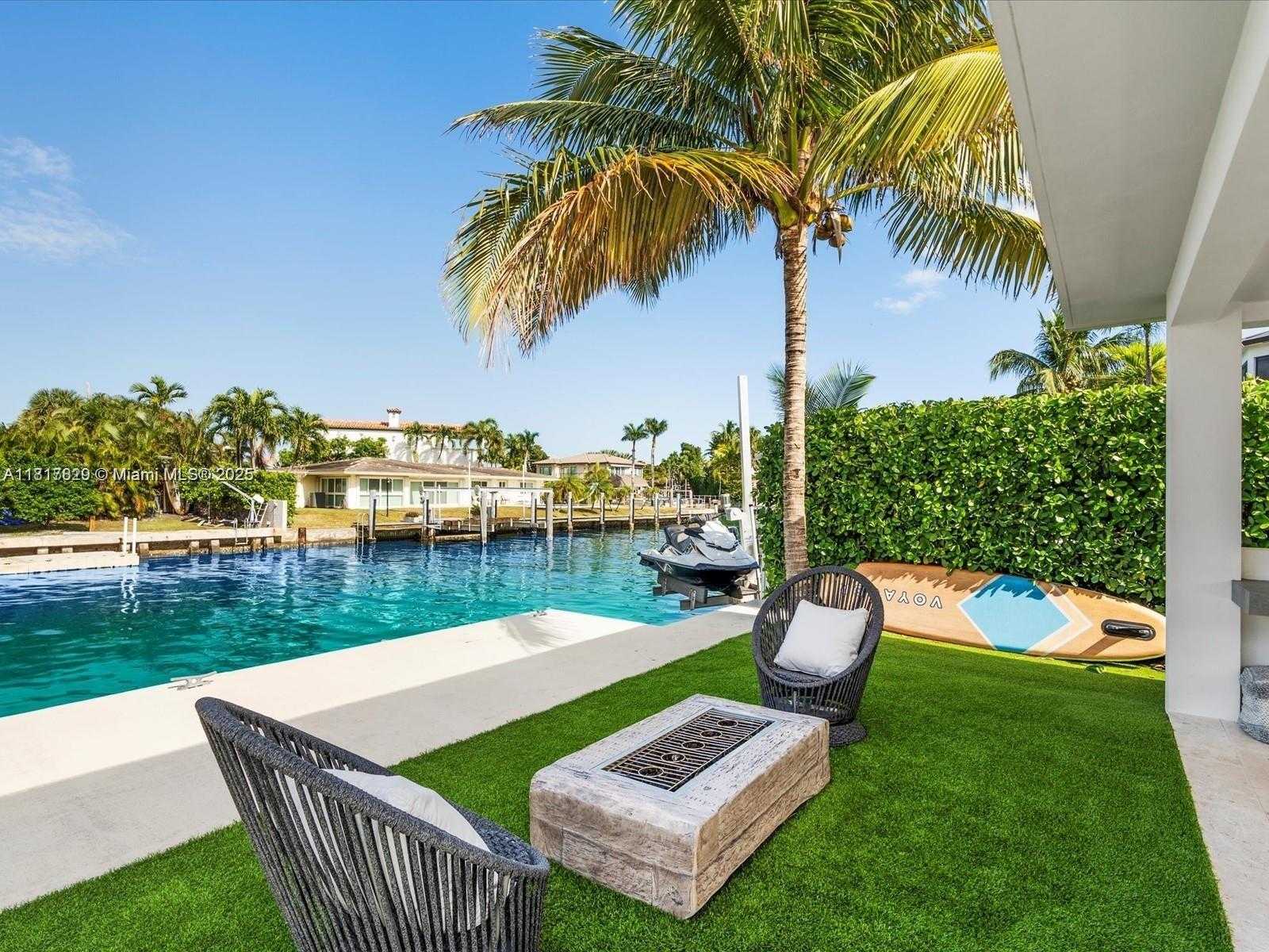 Small Image of 2371 BAYVIEW LN, North Miami Number 26