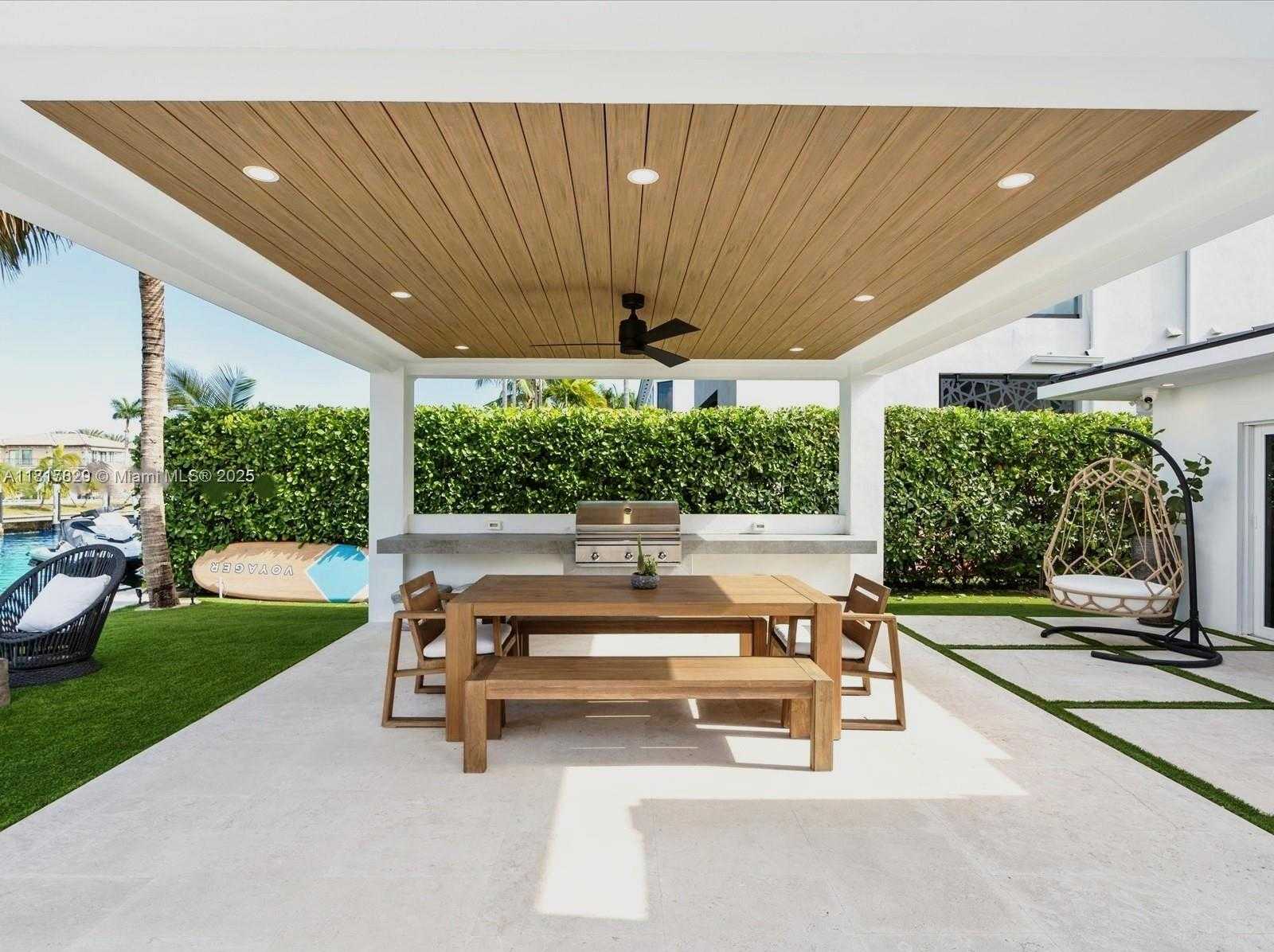 Small Image of 2371 BAYVIEW LN, North Miami Number 27