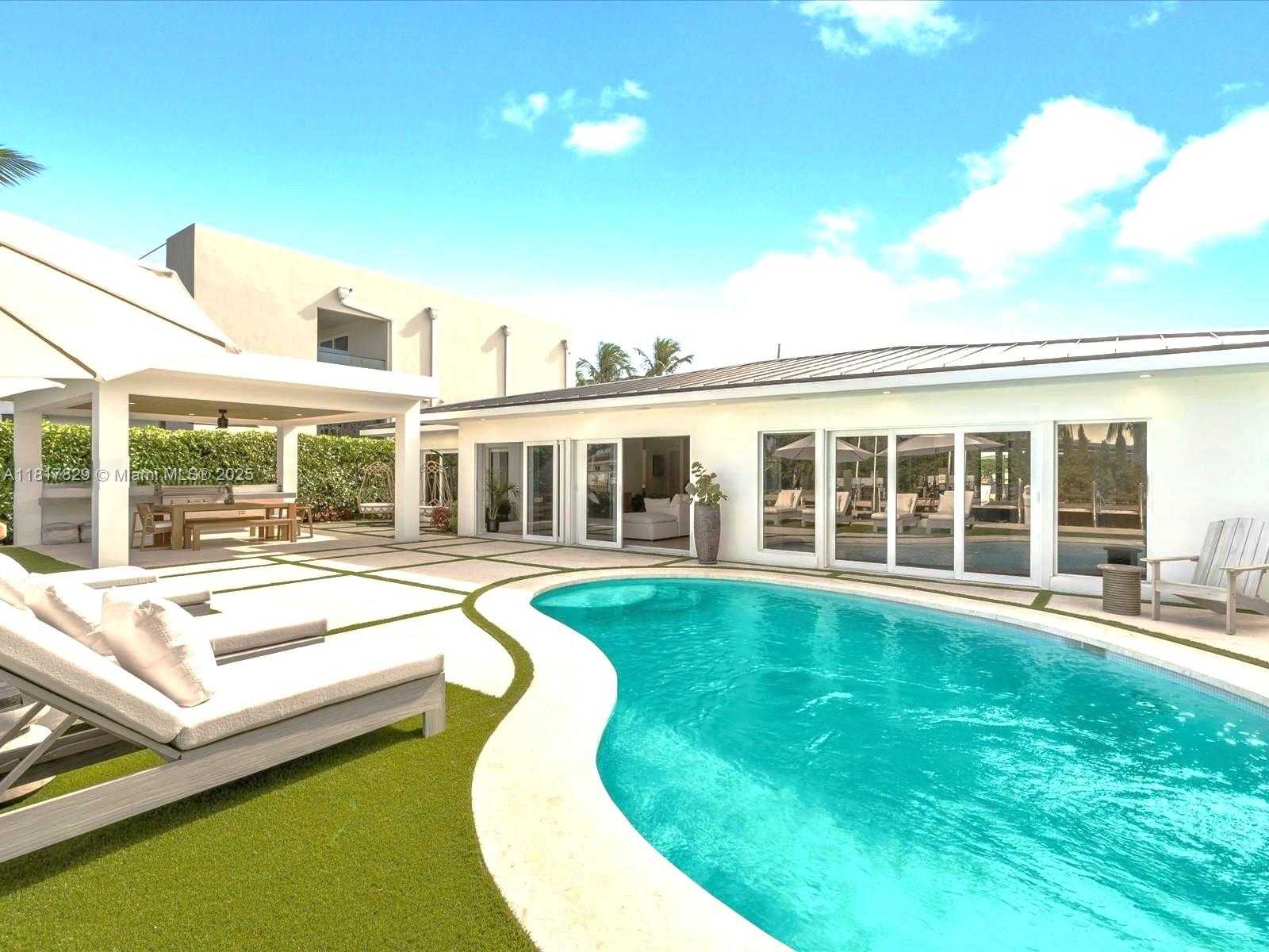 Small Image of 2371 BAYVIEW LN, North Miami Number 32