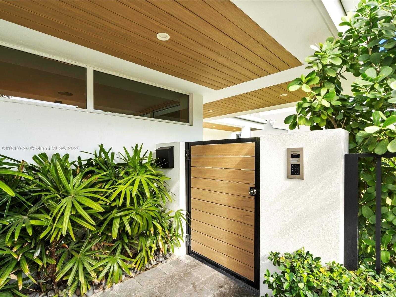 Small Image of 2371 BAYVIEW LN, North Miami Number 33