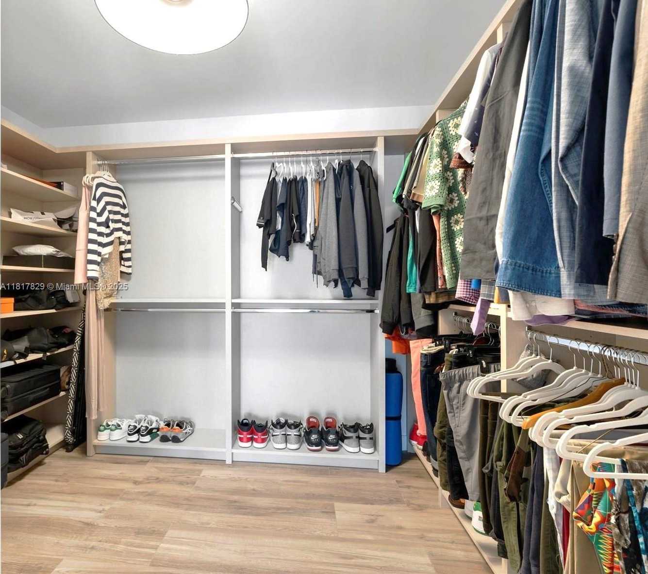 Small Image of 2371 BAYVIEW LN, North Miami Number 34