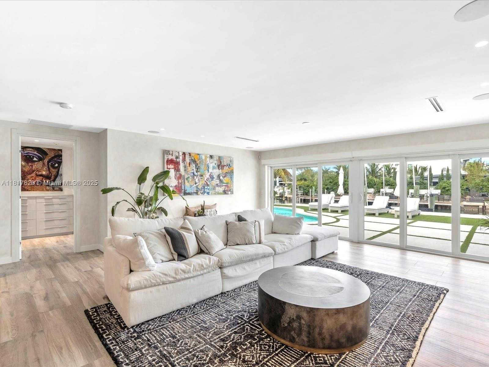 Small Image of 2371 BAYVIEW LN, North Miami Number 40