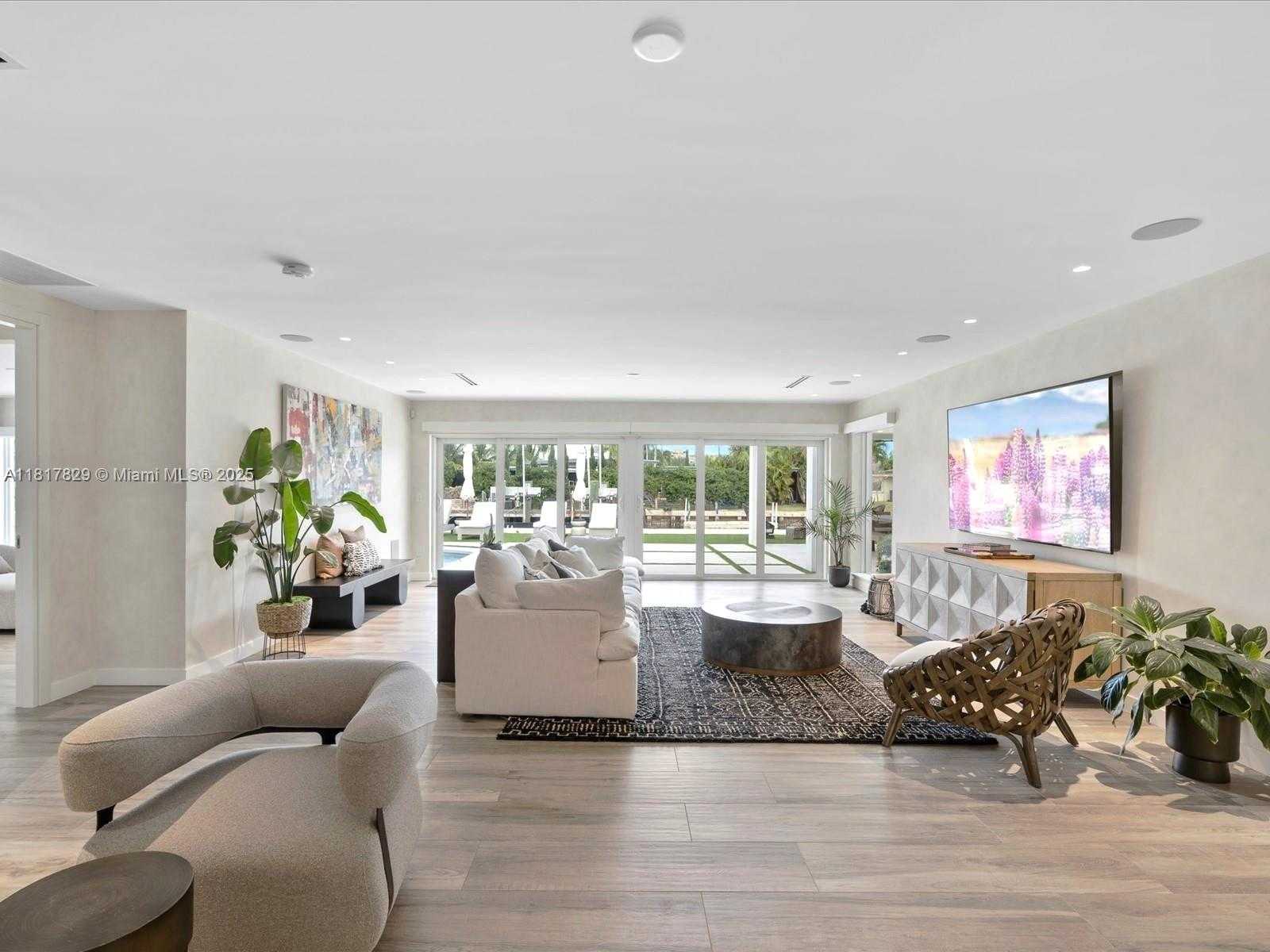Small Image of 2371 BAYVIEW LN, North Miami Number 41